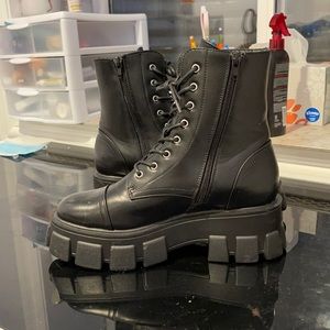 Black Flat-form Sole Biker Boots